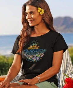 Underwater Scene - Black Short Sleeve Scoop Neck T-Shirt