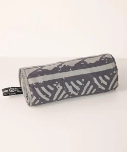 Circling Sharka™ - Microfiber Beach Towel -Outlet Tropical T-Shirt Store b5ca9812 3607 4421 89a0 77c04c074be5